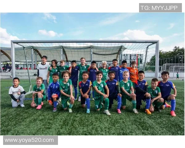 从小球场到世界舞台足球明星年少时的提鞋故事与梦想追逐