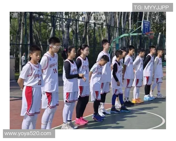 篮球场上那些默默奉献的擦场地明星们的故事与荣耀